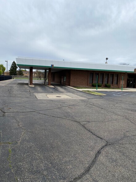 More Photos Of 11275 Allen Rd, Southgate Bank For Sale