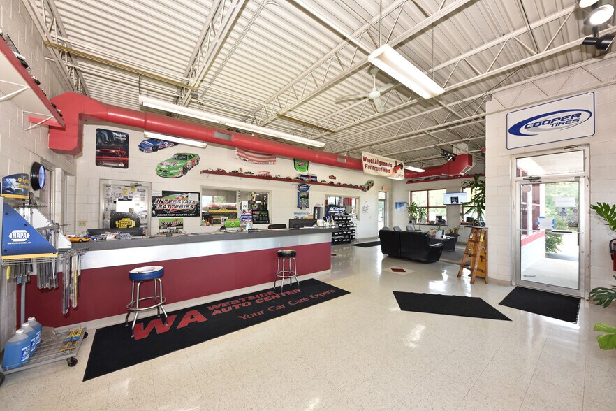 More Photos Of 820 W Sumner St, Hartford Auto Repair For Sale
