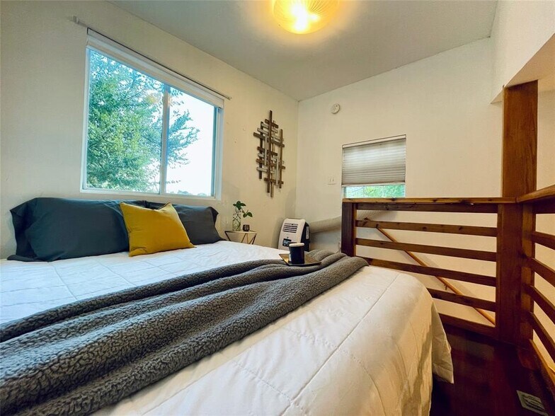 More Photos Of 1148 Northwestern Ave, Austin Specialty For Sale