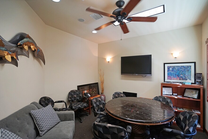 More Photos Of 3907 Creekside Loop, Yakima Office For Lease