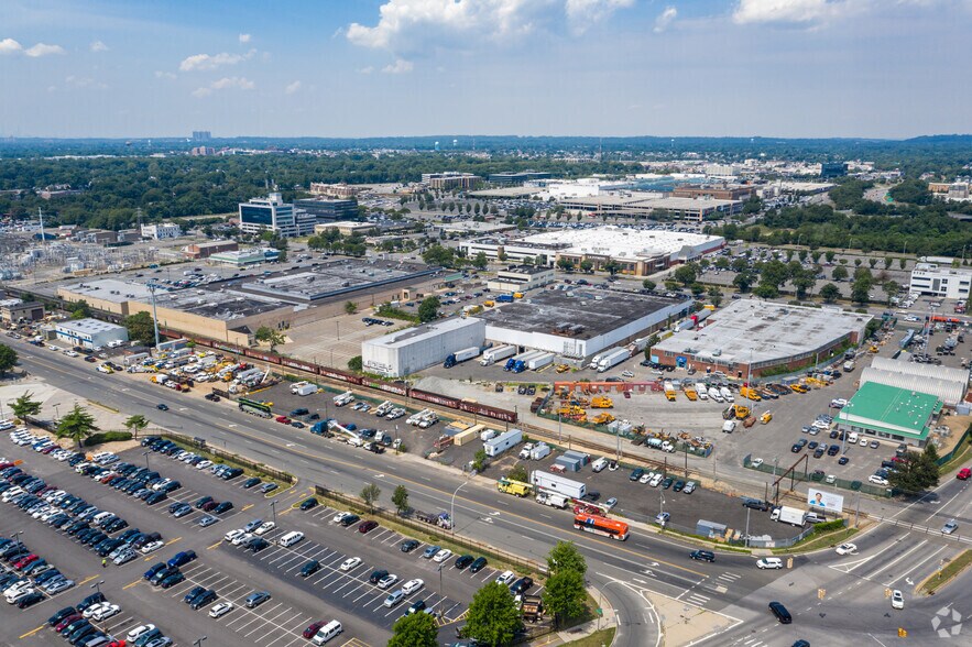 More Photos Of 99 Commercial Ave, Garden City Land For Lease