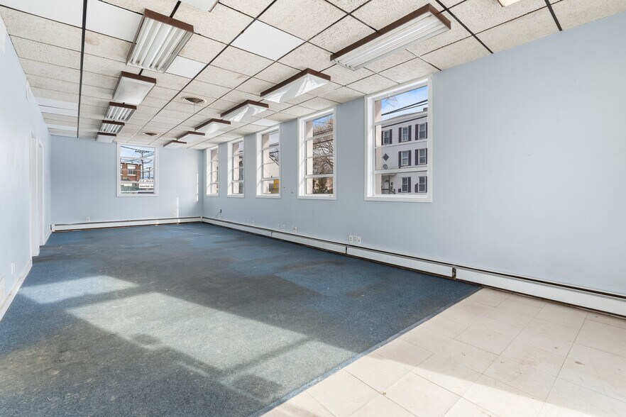 More Photos Of 76 Maple St, Manchester Office For Sale