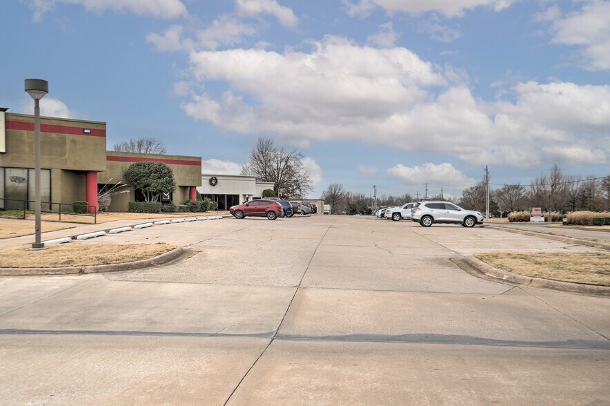 More Photos Of 3100 S Elm Pl, Broken Arrow Medical For Lease