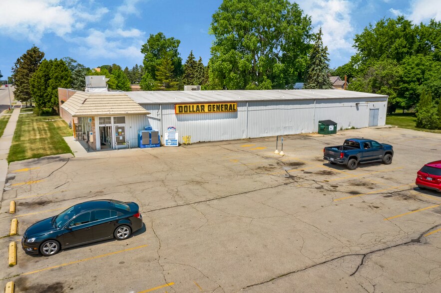 More Photos Of 331 E Center St, Juneau Storefront For Sale