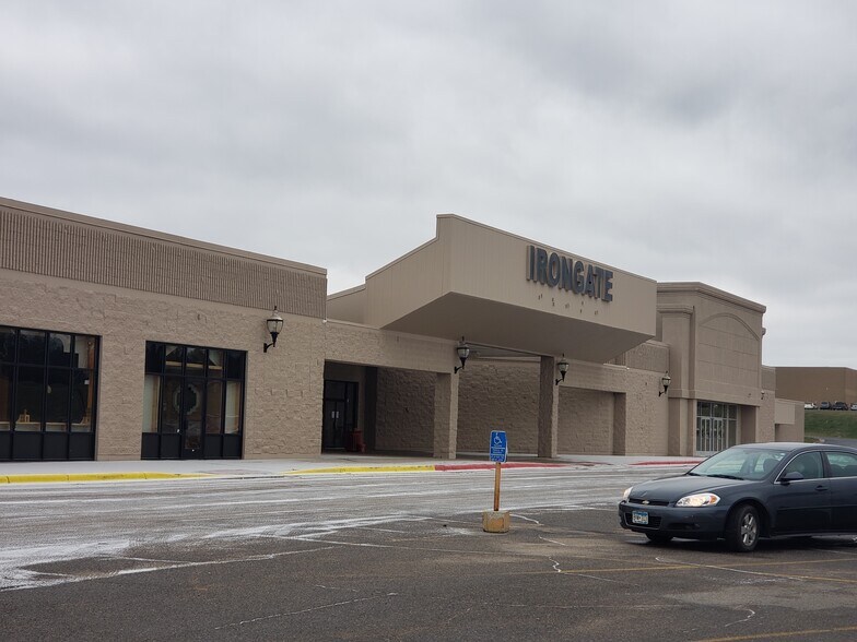 More Photos Of 990 W 41st St, Hibbing Unknown For Lease