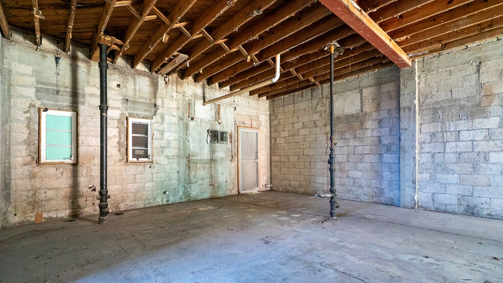 More Photos Of 5535 NE 2nd Ave, Miami Loft Creative Space For Lease