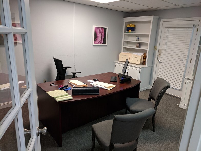 More Photos Of 2692 Richmond Rd, Lexington Office For Lease