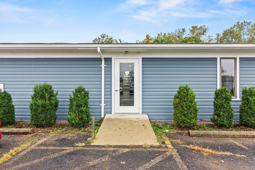 More Photos Of 643 Bodey Cir, Urbana Storefront Retail Office For Sale