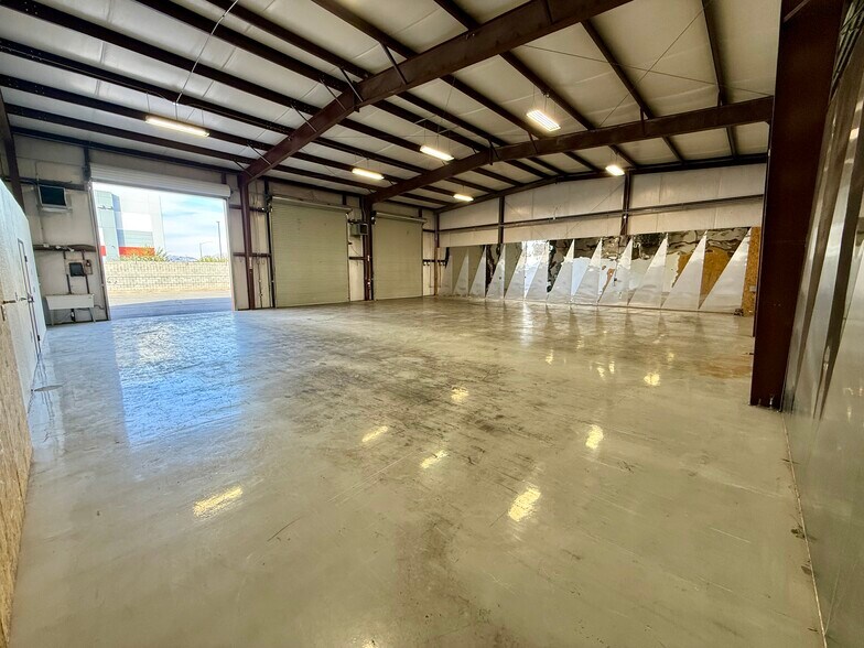 More Photos Of 1280 Rockpebble Ave, North Las Vegas Light Manufacturing For Lease