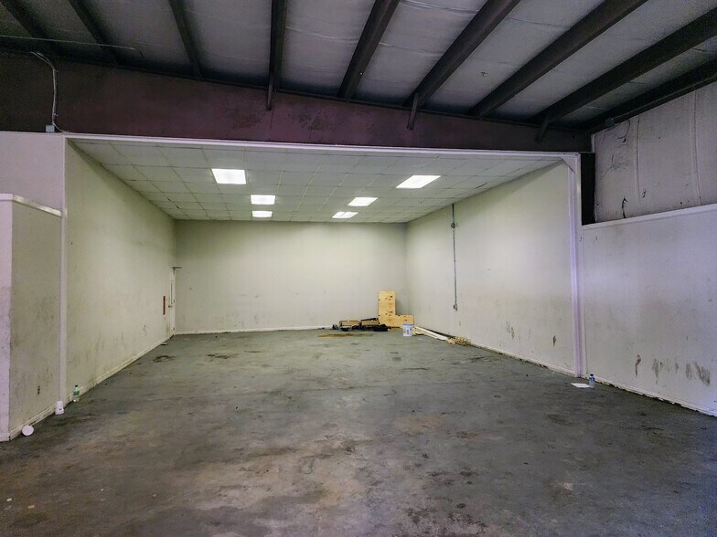 More Photos Of 1809 Fulton Ave, Albany Warehouse For Lease