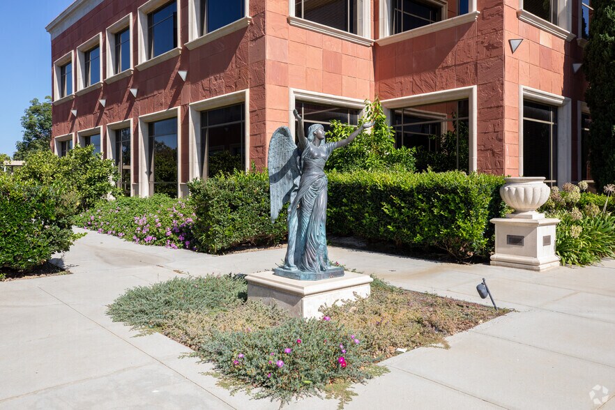 More Photos Of 5962 Priestly Dr, Carlsbad Office For Sale