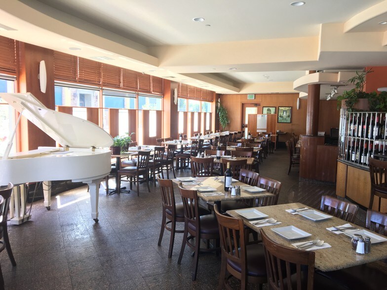 More Photos Of 11500-11518 Santa Monica Blvd, Los Angeles Office For Sale