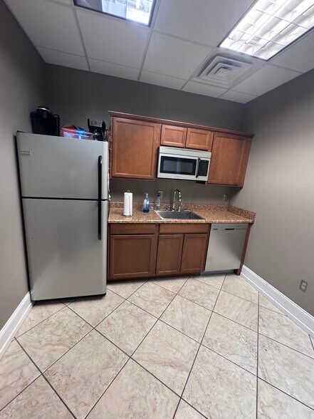 More Photos Of 2355 US Highway 78, Moody Flex For Lease