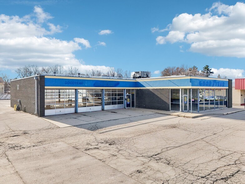 More Photos Of 3773 E Washington Ave, Madison Auto Repair For Lease
