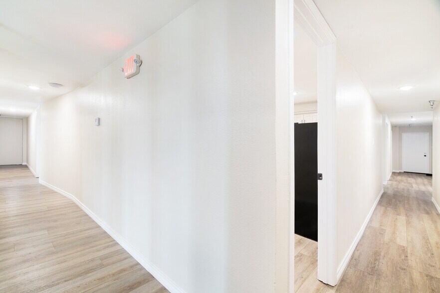 More Photos Of 3790 Lamar Ave, Paris Warehouse For Sale