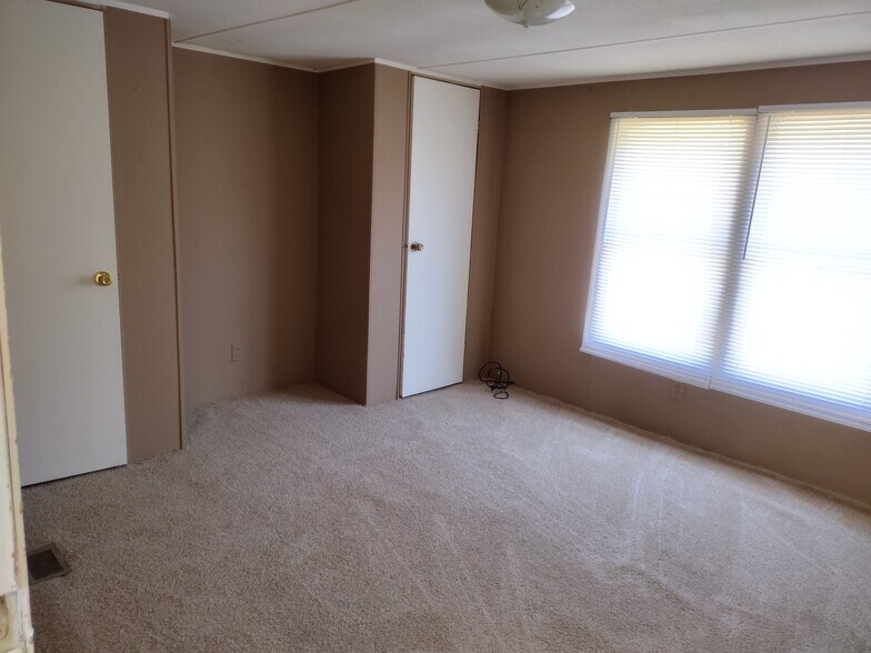 More Photos Of 1-16 Ez Ln, Manchester Manufactured Housing Mobile Home Park For Sale