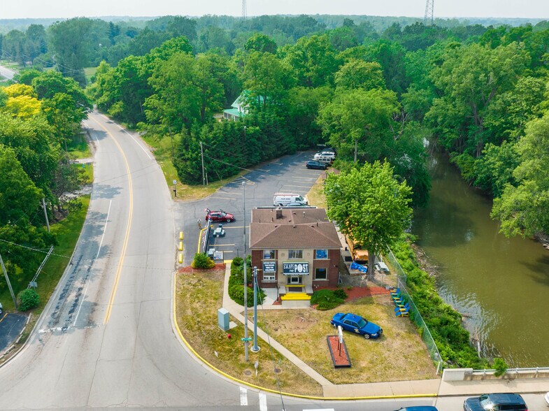 More Photos Of 15005 Telegraph Rd, Flat Rock Office For Sale