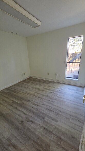 More Photos Of 466 E Miracle Strip Pky, Mary Esther Office For Sale