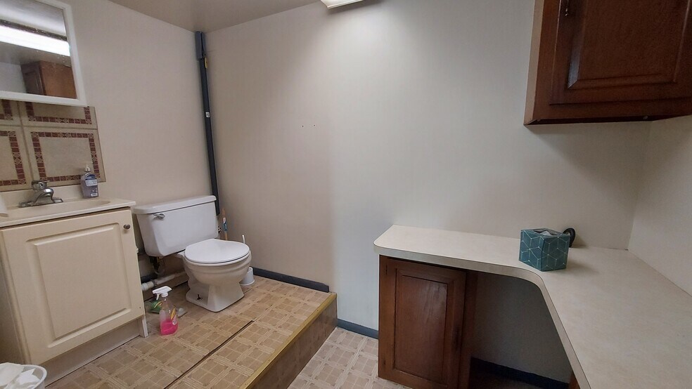 More Photos Of 581 W High St, Pottstown Service For Lease