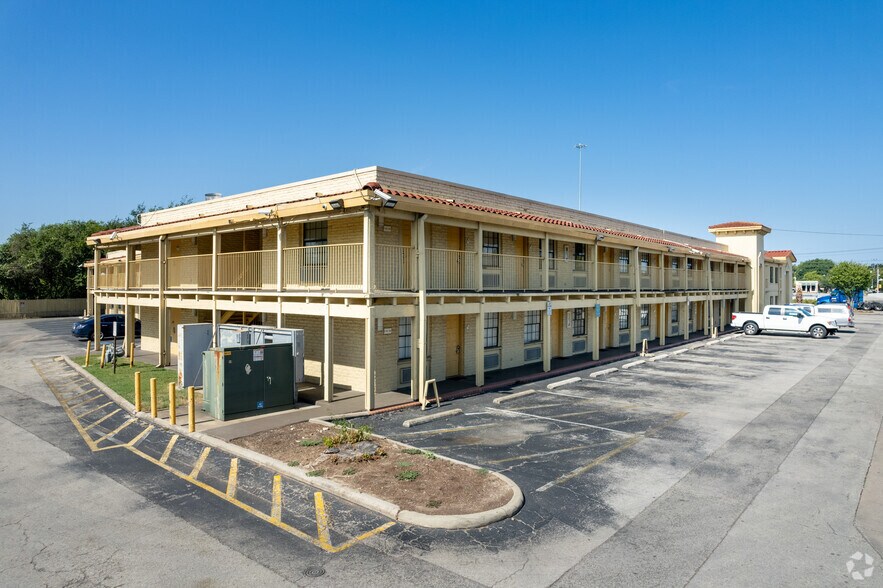 More Photos Of 1603 E Oltorf Blvd, Austin Hotel For Sale