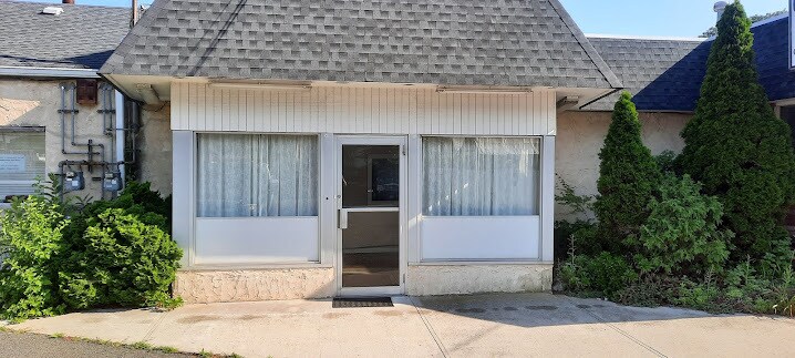 More Photos Of 55 Carleton Ave, East Islip Medical For Sale