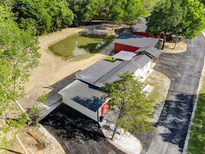 More Photos Of 4388 County Road 197, Alvin Specialty For Sale