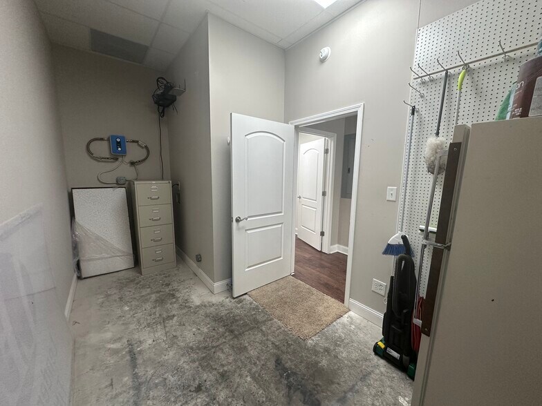 More Photos Of 496 N Town Center Rd, Mooresville Medical For Lease