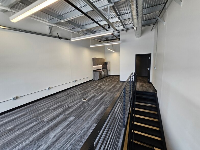 More Photos Of 208 Chicane Ln, Pontiac Showroom For Sale