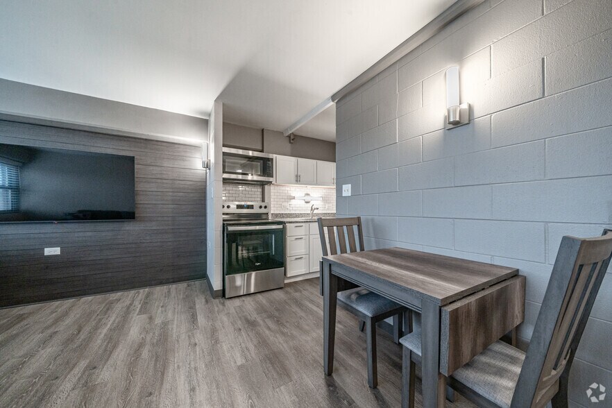 More Photos Of 311 N Ottawa St, Joliet Apartments For Lease