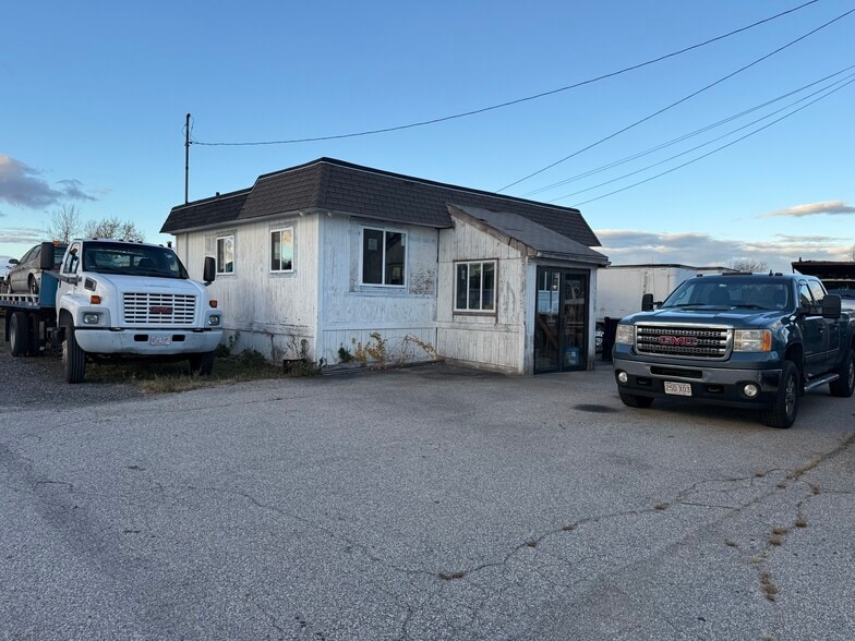 More Photos Of 477 Hartford Avenue West, Uxbridge Flex For Sale