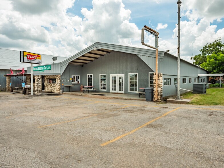 More Photos Of 424 N Texas St, De Leon Restaurant For Sale