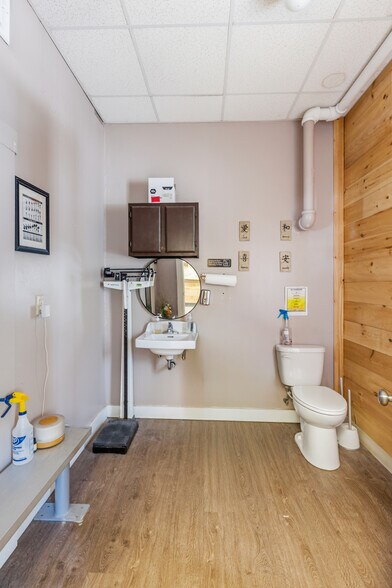 More Photos Of 36 Carpenter Street St, Keene Office For Sale