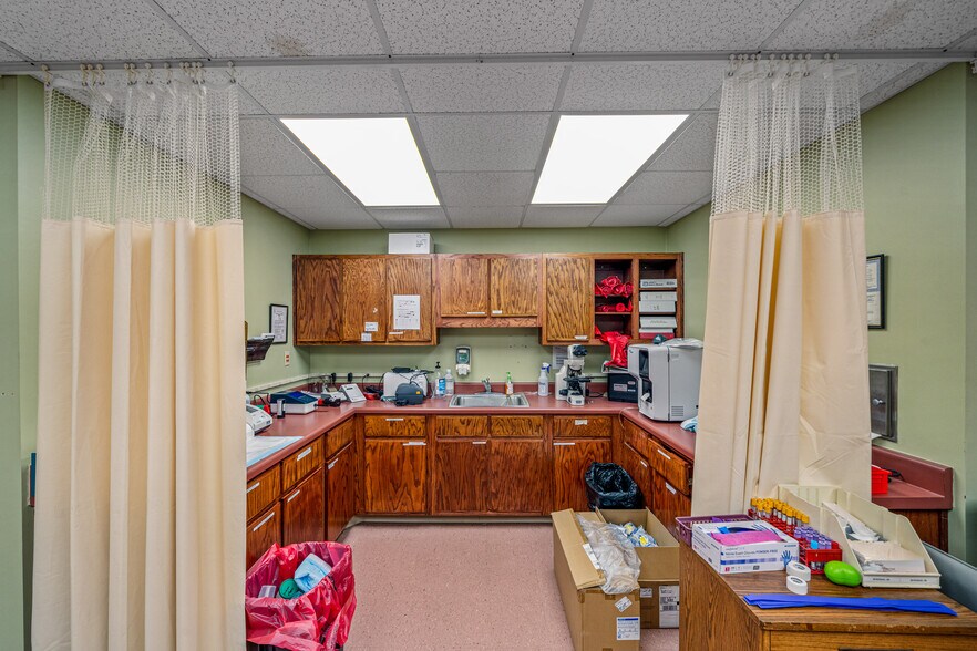 More Photos Of 15239 AL Highway 68, Crossville Medical For Sale