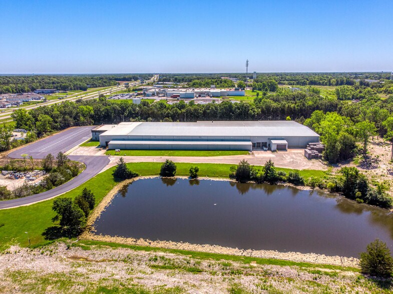 More Photos Of 1402 E Veterans Memorial Pky, Warrenton Manufacturing For Sale