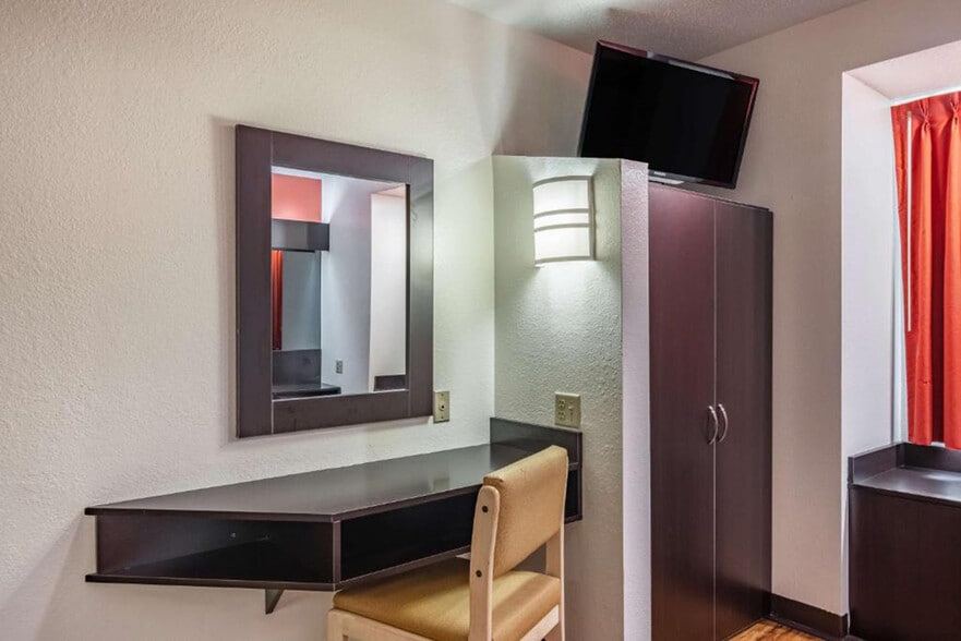 More Photos Of 2440 Williams St, Chattanooga Hotel For Sale