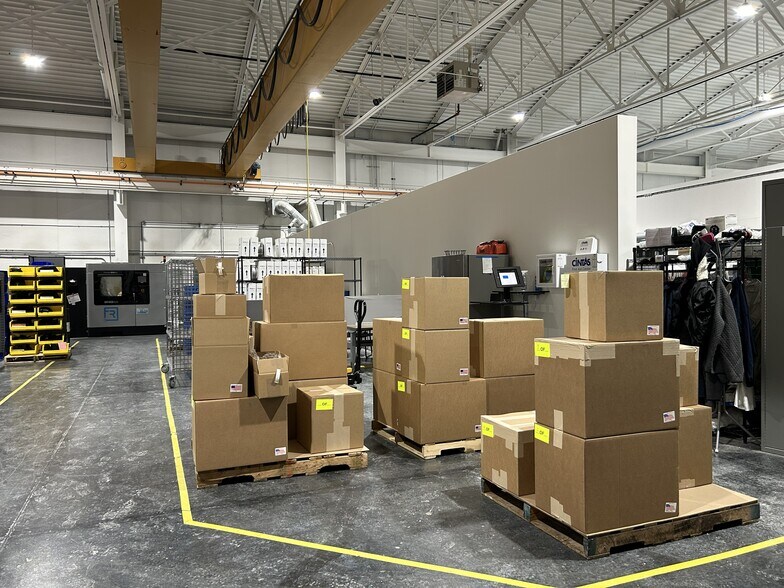 More Photos Of 265 Spring Lake Dr, Itasca Showroom For Lease