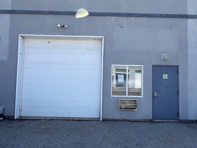 More Photos Of 130 Lenox Ave, Stamford Warehouse For Lease