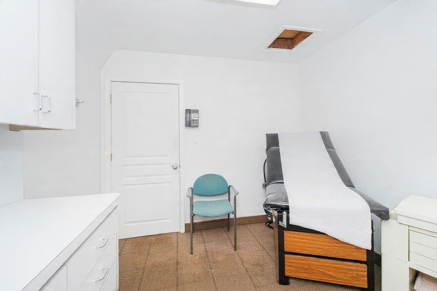 More Photos Of 107 Nelson Ave, Staten Island Office For Lease