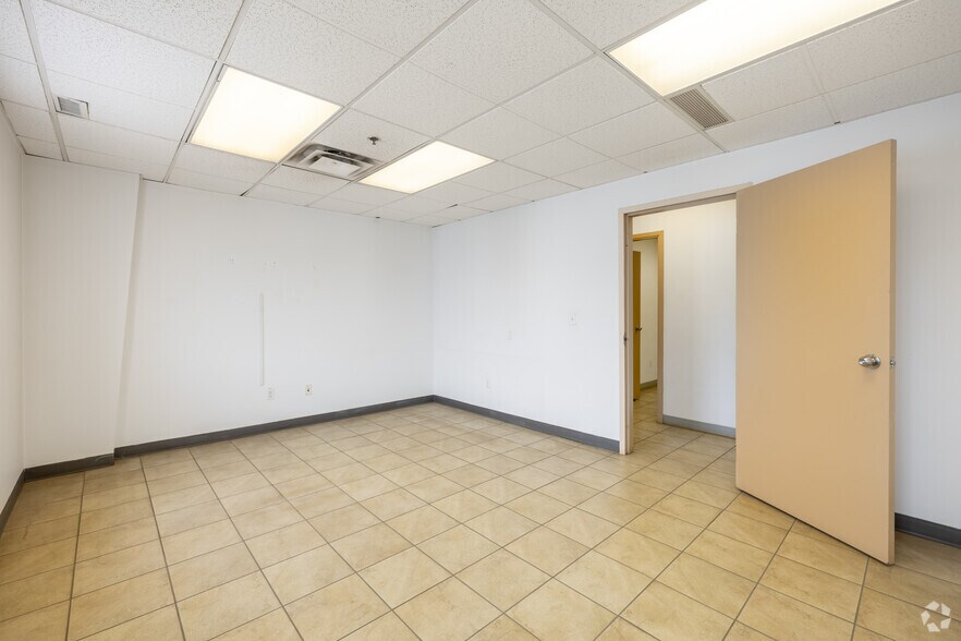 More Photos Of 1177-1185 Venture Av SE, Calgary Warehouse For Sale