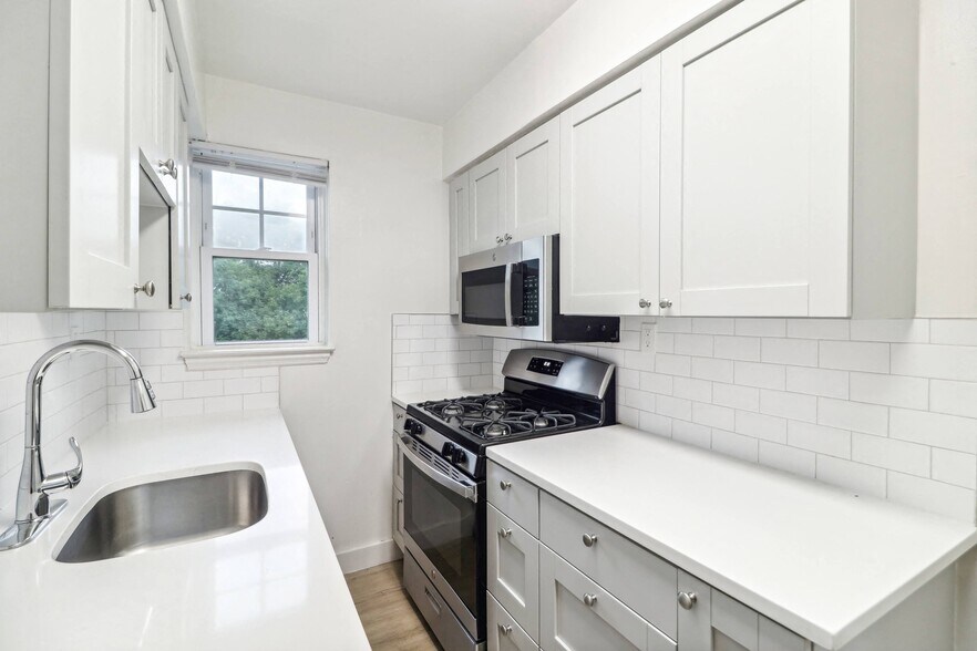 More Photos Of 1100 E Ramblewood Rd, Baltimore Apartments For Sale