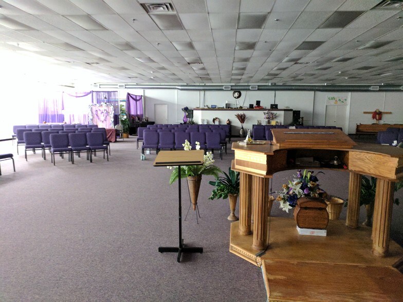 More Photos Of 110-120 W Hampton Ave, Capitol Heights Flex For Lease