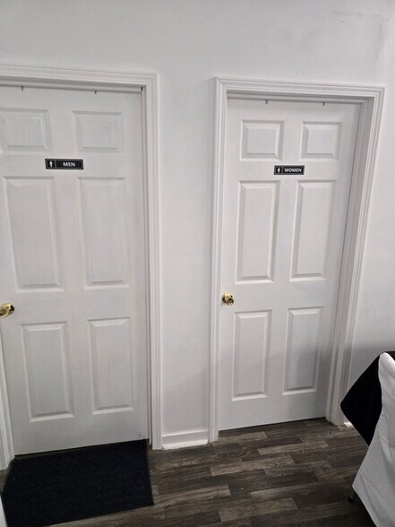 More Photos Of 109 Fontaine Dr, Ridgeway Funeral Home For Sale