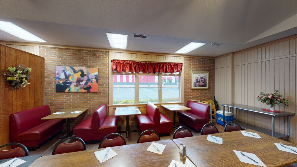 More Photos Of 1102 W Spring St, Monroe Restaurant For Sale