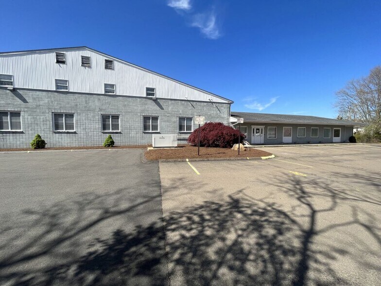 More Photos Of 393 Soundview Rd, Guilford Warehouse For Sale