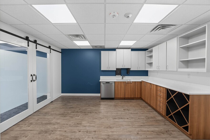 More Photos Of 2765 S Main St, Kennesaw Storefront For Lease