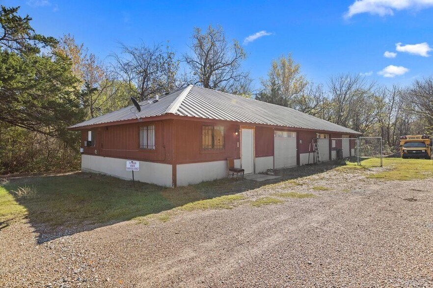 More Photos Of 530 E Hwy 69, Denison Office For Sale