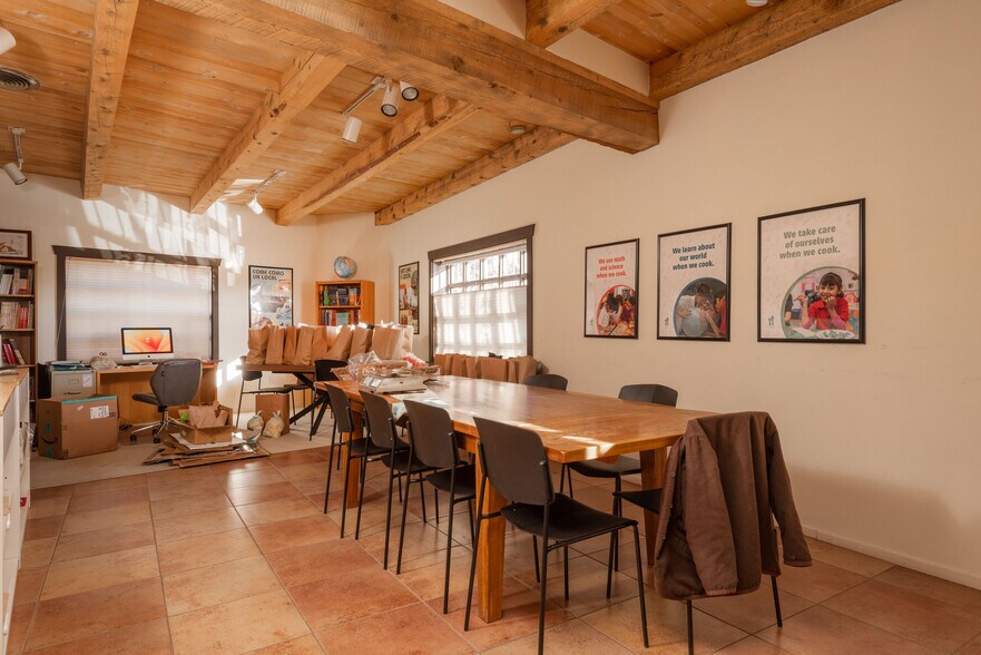 More Photos Of 1400 Maclovia Ln, Santa Fe Office Residential For Sale