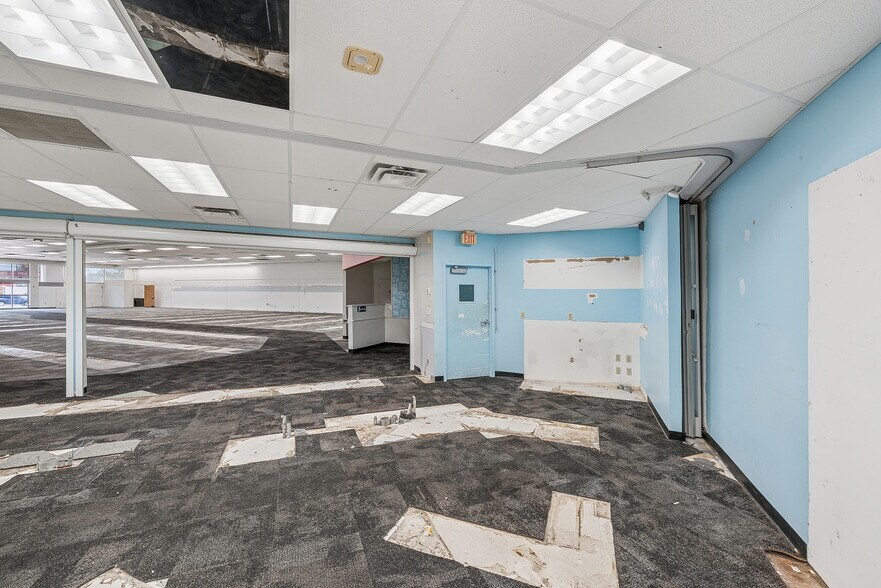 More Photos Of 119 W Marshall Ave, Longview Freestanding For Lease