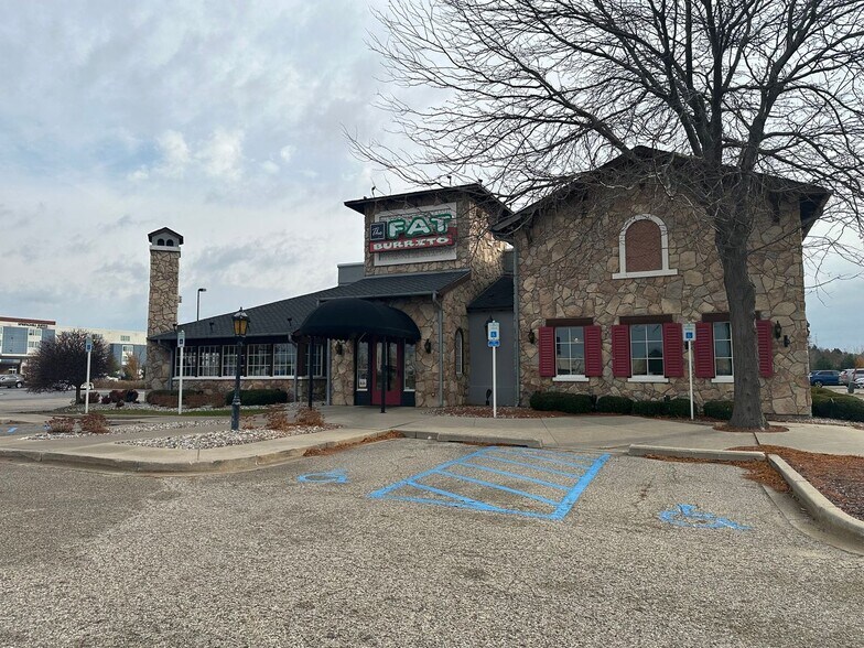 More Photos Of 3015 W Shore Dr, Holland Restaurant For Sale