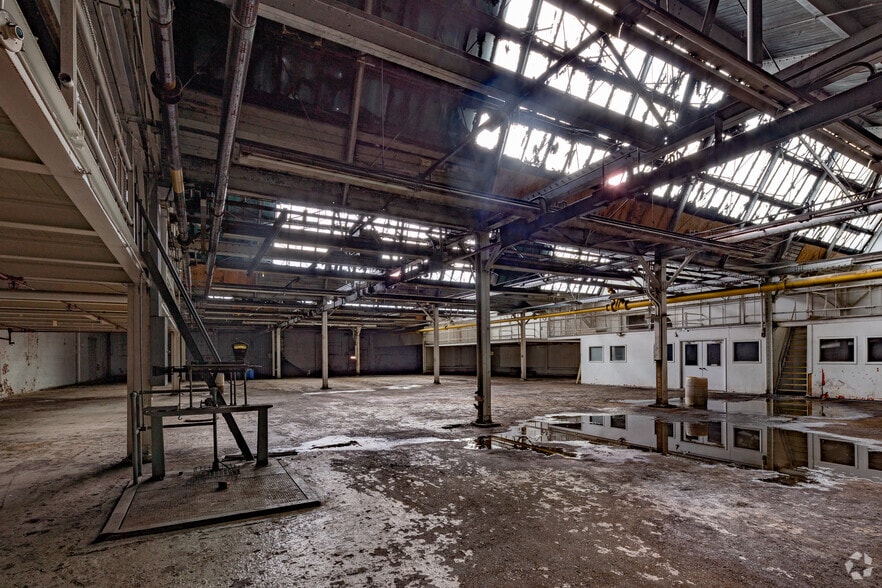 More Photos Of 5851 W Dickens Ave, Chicago Manufacturing For Lease